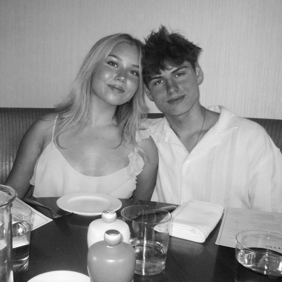 Meet your Posher, Farrah - Picture 1 of 1